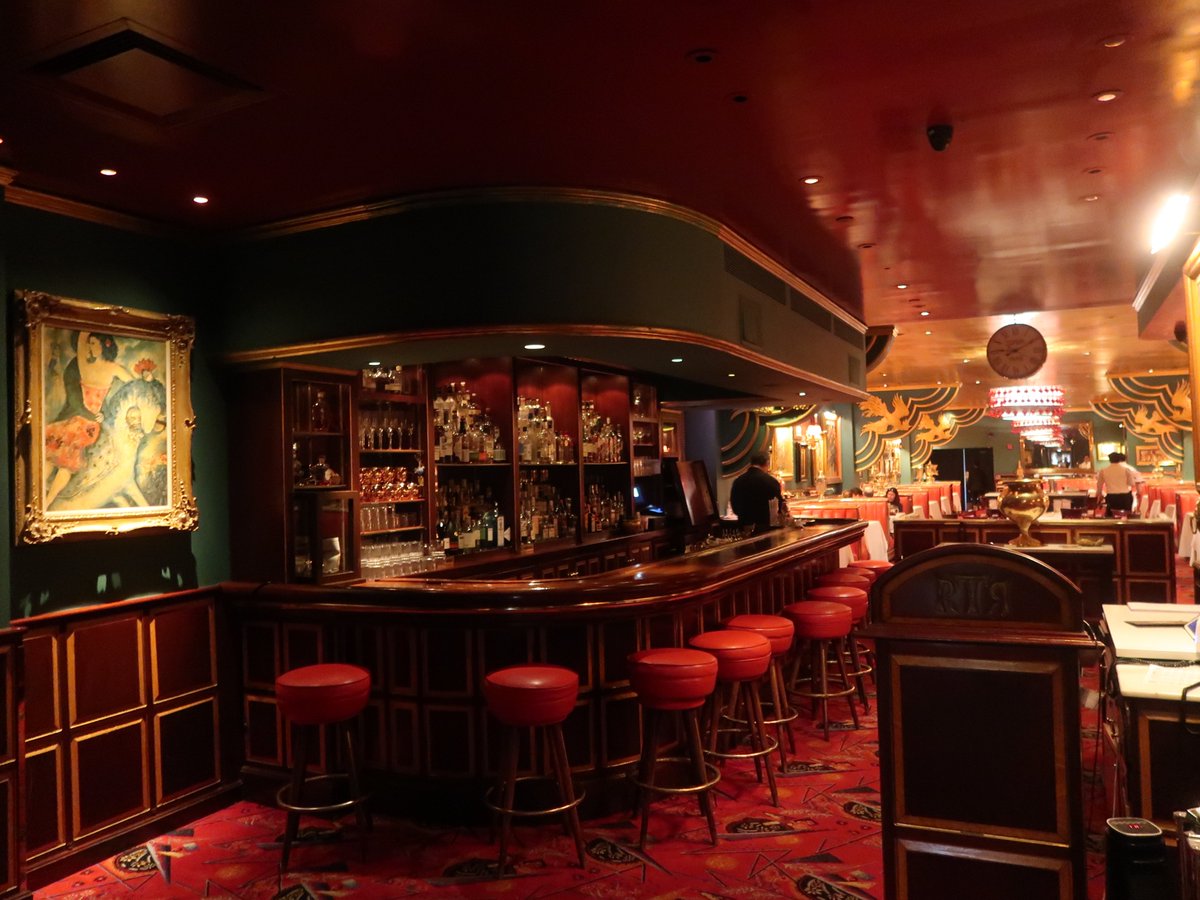 danny_toma's tweet image. The glorious Art Deco interior of the Russian Tea Room in Manhattan, open since 1927.  #NewYork #restaurants #ArtDeco