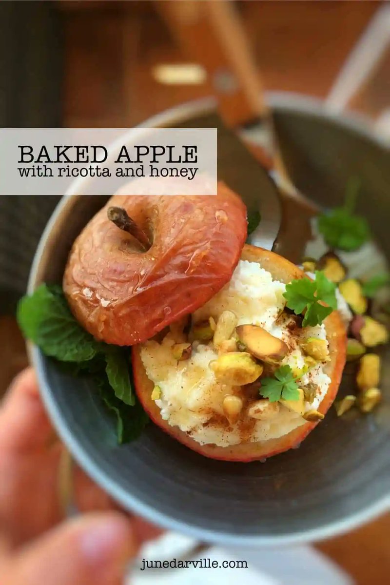junedarville's tweet image. 🍎 𝐁𝐚𝐤𝐞𝐝 𝐀𝐩𝐩𝐥𝐞 𝐰𝐢𝐭𝐡 𝐑𝐢𝐜𝐨𝐭𝐭𝐚
🍎 What I like so much about this baked apple #dessert? It is so light, and so easy to make. Perfect ending for a lovely #dinner!
🍎 𝐑𝐞𝐜𝐢𝐩𝐞 &amp;gt;&amp;gt; junedarville.com/baked-apple-de…