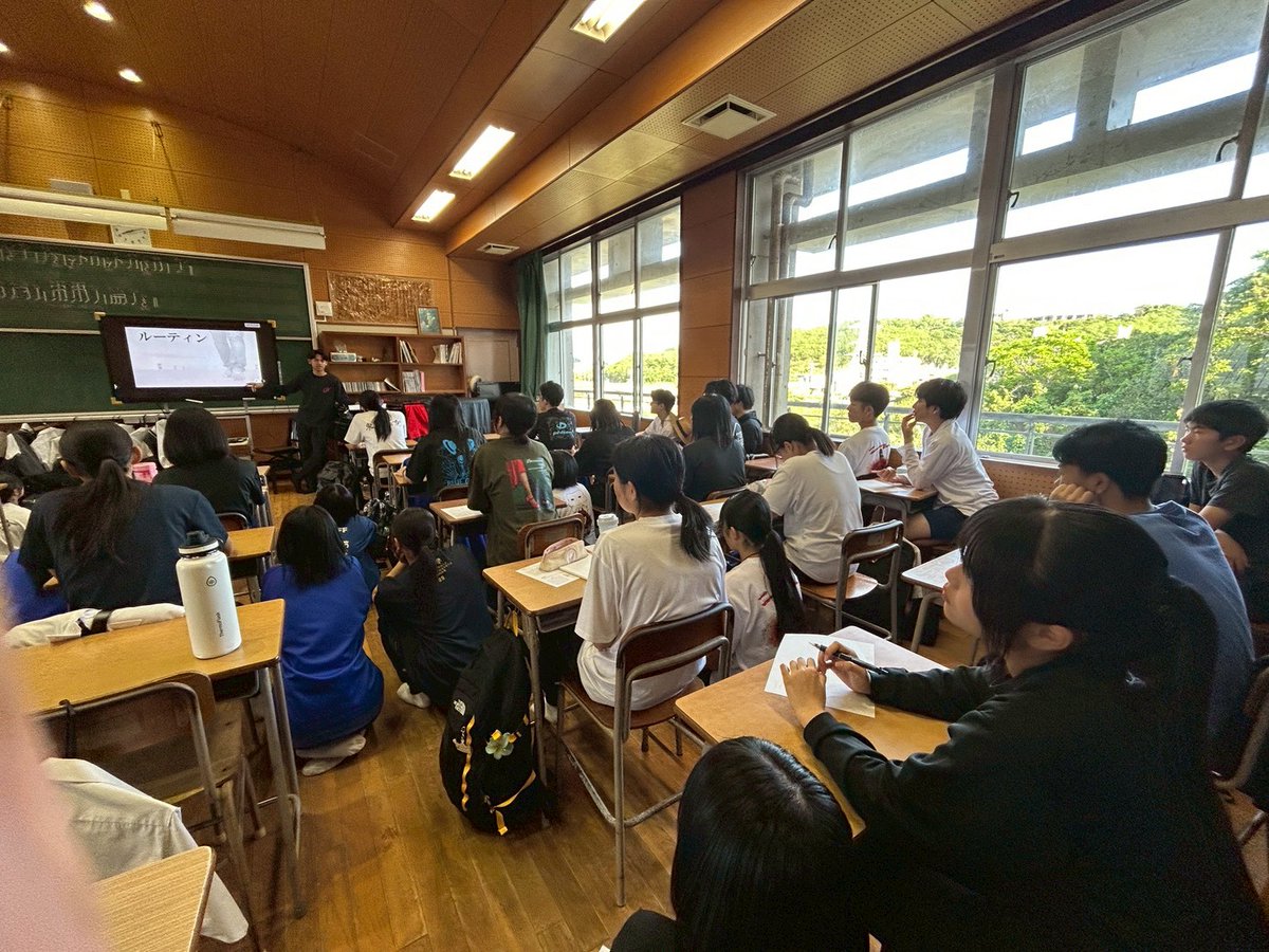 【4/20 練習＆講座】

西原高校マーチングバンド、きょうの様子を保護者会SNSのためにと3年生メンバーが送ってくれました！ 🙇‍♀

座学にイベント準備に大忙し。保護者会も頑張ります!!🦾

#マーチング #西原高校 #西原高校マーチングバンド #世界音楽コンクール #クラウドファンディング準備中