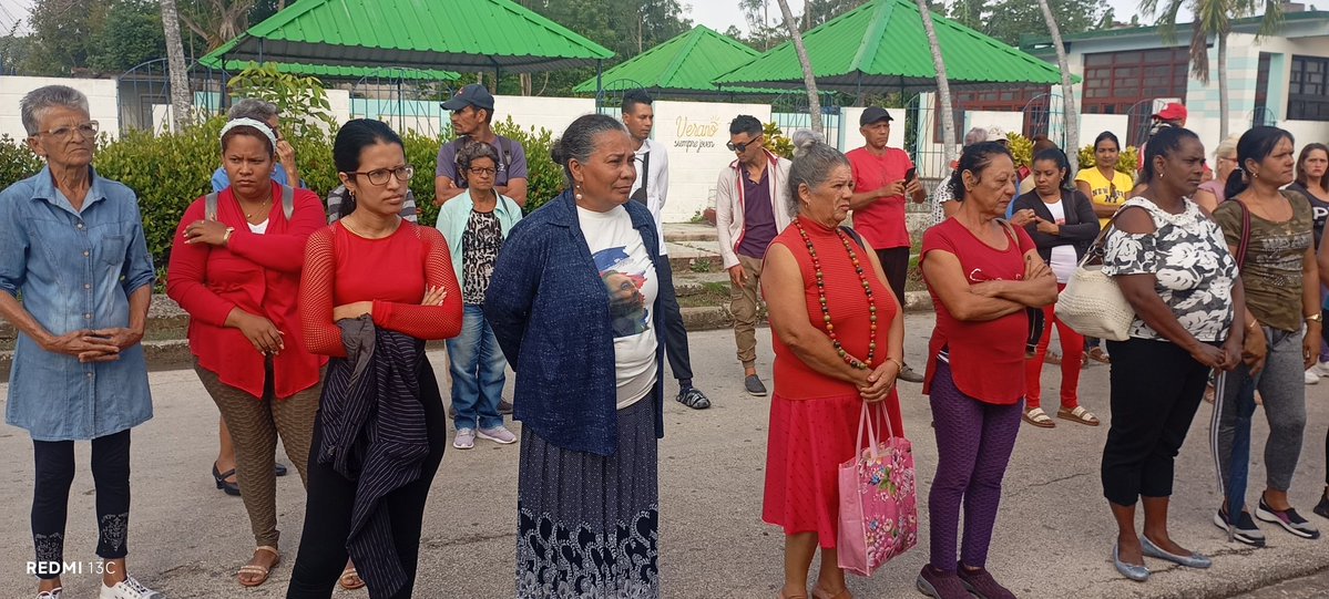 DaylenisBenitez's tweet image. Amplia jornada de actividades en saludo al Día Internacional de los trabajadores este primero de mayo desde el Sector de la cultura en #Yara, en esta mañana matutino especial que se selló con la firma de los trabajadores en repudio al bloqueo.
#CulturaYara
#CulturaGranma
