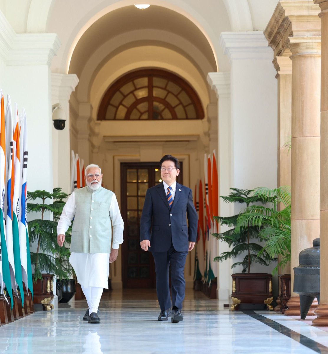 Narendra Modi tweet media