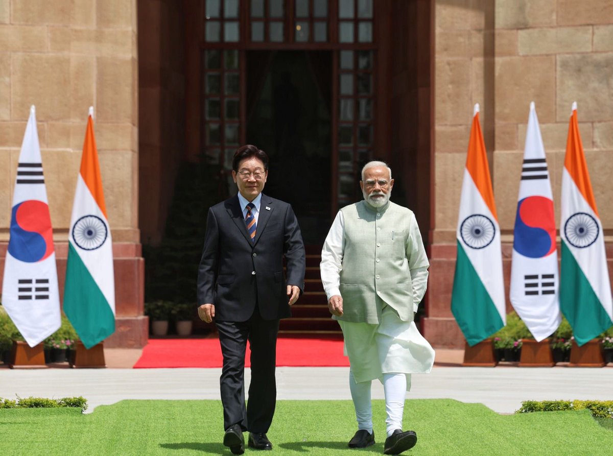 narendramodi's tweet image. Our talks today covered ways to deepen cooperation in various sectors ranging from chips to ships, from talent to technology, from entertainment to energy. We have taken numerous important decisions to take bilateral trade to fifty billion dollars by 2030.