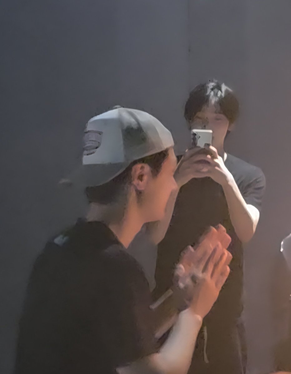 jay taking a pic                 sunoo taking
of sunoo                              a pic of jay