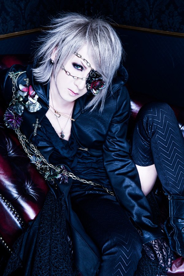 hr_hg's tweet image. Rayさん(Aliene Ma'riage、NEGA他)Happybirthday!!!
Aliene Ma'riageの頃の金髪も良いけど、個人的にこの画像がツボです︎ ︎︎💕︎
※アニメ推しキャラ銀髪多いから？w
#AlieneMariage #NEGA
#Ray誕生祭2026