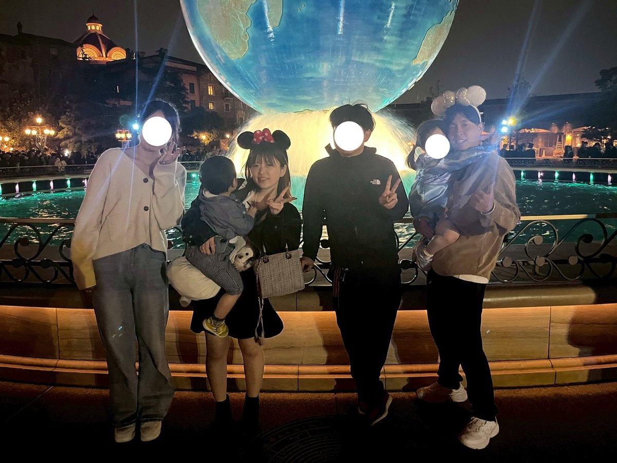 3232Uw's tweet photo. 3泊4日の千葉旅行✈️
1日目は居酒屋で飲んでフワッフワに酔っ払い、2日目はロケーション最高の屋上でBBQ🍖
3日目はディズニーシーで子供たち念願のアナ雪❄️
あっという間やったな～楽しかった🥹 https://t.co/NuaIty9Btf