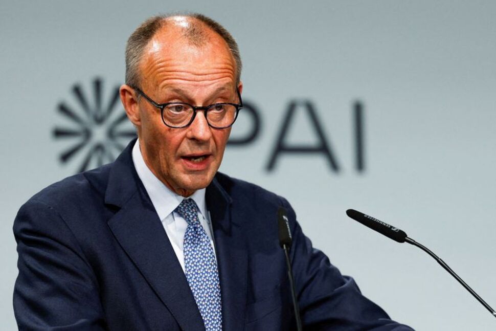 Its_ereko's tweet image. 🇩🇪🇨🇺🚨 BREAKING: Germany just drew a line in the sand. Chancellor Merz says he sees no basis for US intervention in Cuba. A NATO leader. Publicly. Rejecting American overreach. The empire is used to silence. Now it is hearing no. Cuba has suffered 60 years of punishment. The