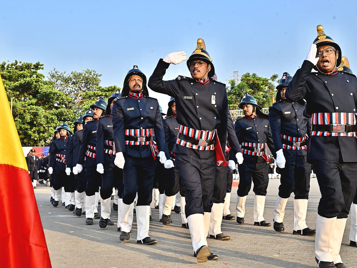 timesofindia's tweet image. #InPics | #Fire Service Week 2026 concludes with a ceremonial #parade and award distribution, organized by the #Maharashtra Government

📷 Uma Kadam
#Maharashtra #MumbaiNews