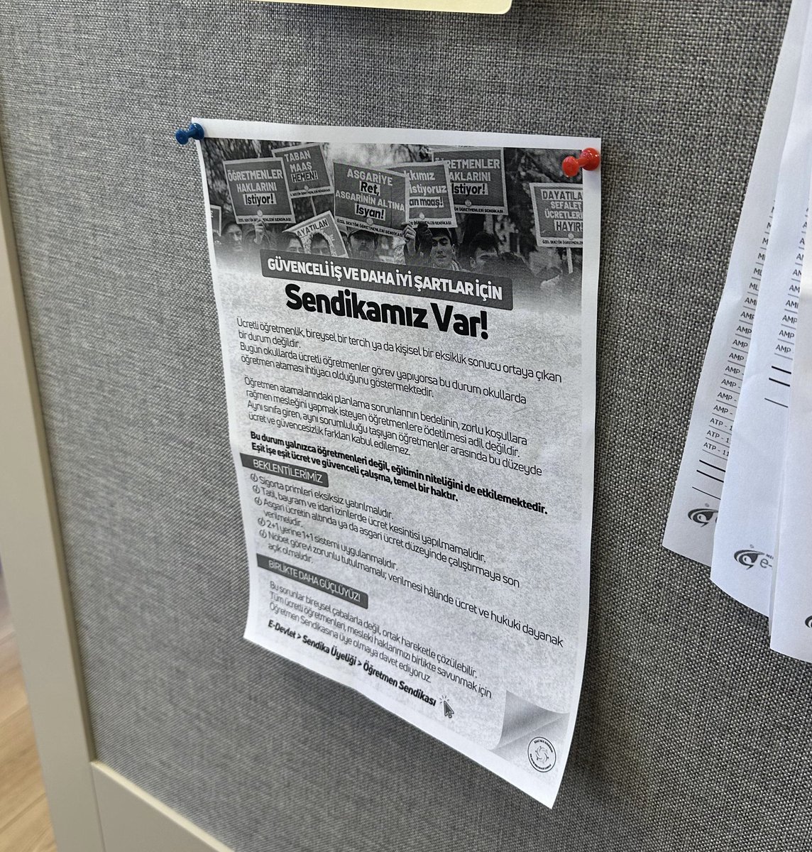 📣 Ücretli Öğretmenlerin Sendikası Var!

🚩Ücretli öğretmenin aylık aldığı ücret her ay değişiyor. Ücretli öğretmen kadrolu ile aynı işi yaptığı halde çok çok daha az kazanıyor. Yazları işsiz kalıyor. Yerine kadrolu atandığında anında işten çıkartılıyor ve hiçbir tazminat