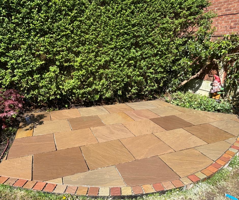 PSD_UK_LTD's tweet image. Even the smallest spaces can be completely transformed using the right materials 🤩

Take a look at this cozy corner using our Raj Green sandstone 600x600s 💪 

☎️ 01909 768 760 

#paving #landscaping #natural #stone #raj #green #riven #calibrated #6x6 #600x600 #uk #slabs #patio