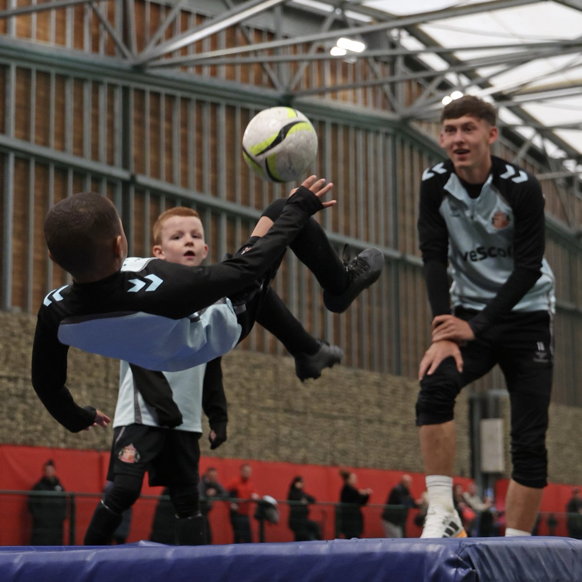 SunderlandAFC's tweet photo. ❤️ Trai Hume and Chris Rigg gave our Under-7s a day they'd never forget after joining in their training session.

Full gallery 📸⤵️