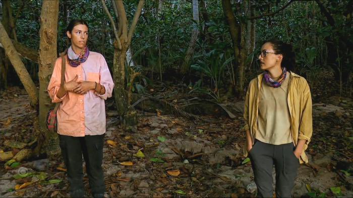 JerseyShade's tweet image. Waittttt an entire Survivor season centered around a Duos twist, specifically Rival Duos would EAT! Rivals from seasons past forced to work together as their fates are tied. Can have a much larger cast too #Survivor
