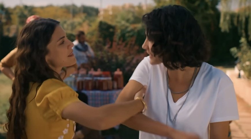 CloudSky239030's tweet image. Görünüşe göre asılsız yalanlar söylemekten ve videoları kırpıp biçmekten hâlâ bıkmadınız. Bu aşağılık kadının gerçek yüzünü ortaya çıkarmaktan mı korkuyorsunuz?
#half #HalefKöklerinÇağrısı