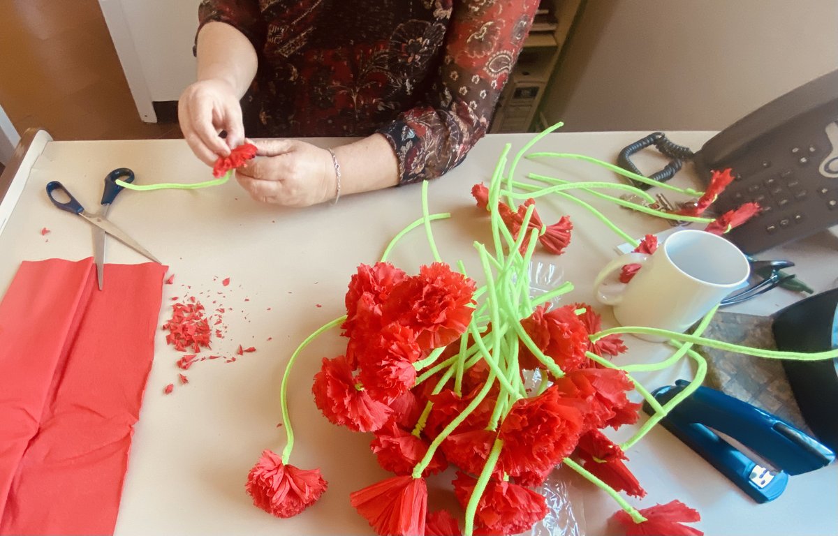 ErasmuspluseoiA's tweet image. Abril... e cheira a cravos e a liberdade na nossa escola!

Abril... y huele a claveles y a libertad en nuestra escuela!

#EOIAlmendralejo #ErasmusPlus #acreditación
@sepiegob  
#eeooii #FLE #PLE #EFL #EscuelaExtremadura #25deabril #revolucaodoscravos #liberdade #naoaguerra