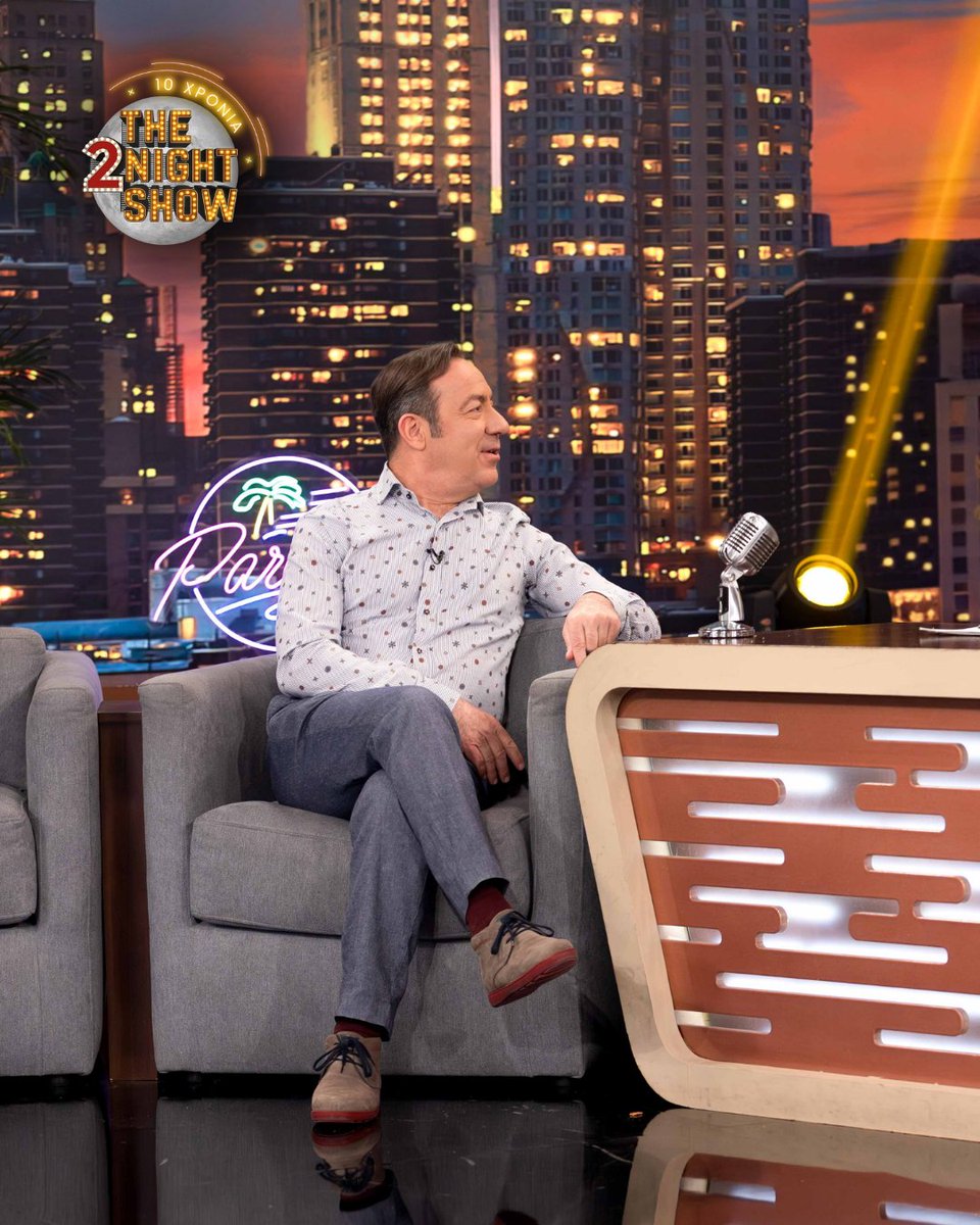 ANT1TV's tweet image. Ο Γρηγόρης Αρναούτογλου υποδέχεται τον Σωτήρη Καλυβάτση και την Antigoni! ✨

💥 Ραντεβού στο #The2NightShow απόψε στις 24:00 στον ΑΝΤ1.

#ant1tv #StayTuned