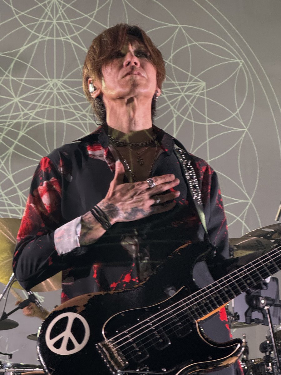 le_fo_u's tweet image. 今年はルナのホールツアーのあと、11月にソロツアーやる予定だそうです🖖

川∀Φ川＜他のメンバーも11月にツアーやると思うよ
とのことでしたw😂
メンバーみんな忙し過ぎる

でも杉ちゃんは事故の教訓として、スケジュールに余裕を持たせるそうなので何卒…

#SUGIZO
#SMD
#FINALOFTHESNAKE