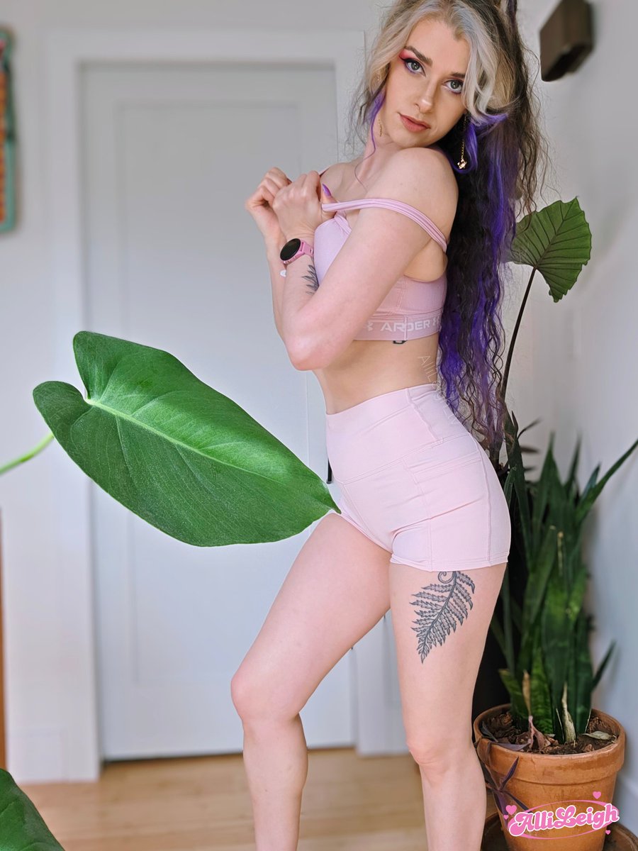 Alli Leigh 🎂 May 20th Cammiversary! tweet media
