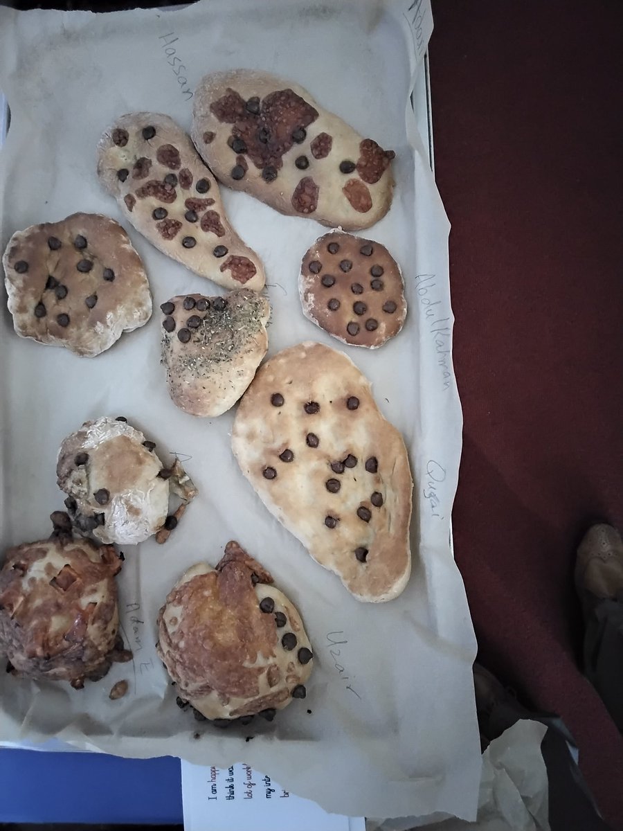 LeighPrimary's tweet image. Year 5 created delicious sweet and savoury breads for DT using a range of ingredients including yeast, cheese and chocolate chips. #bread @leightrustb8 #designandtechnology