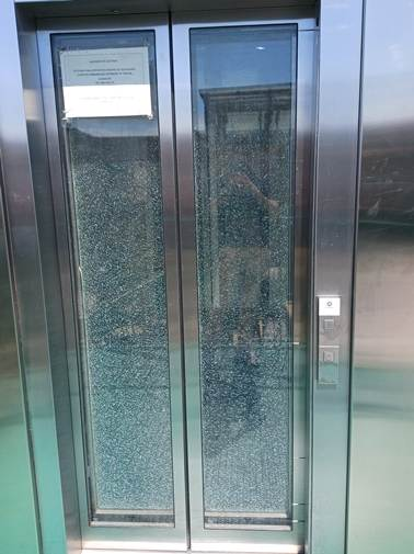 ajsantfeliu's tweet photo. 🛗Els ascensors de l'estació provisional de Renfe, fora de servei per un acte de vandalisme
🔗Més info: https://t.co/lzGWcf0Z7t https://t.co/o2KAv1aDfp