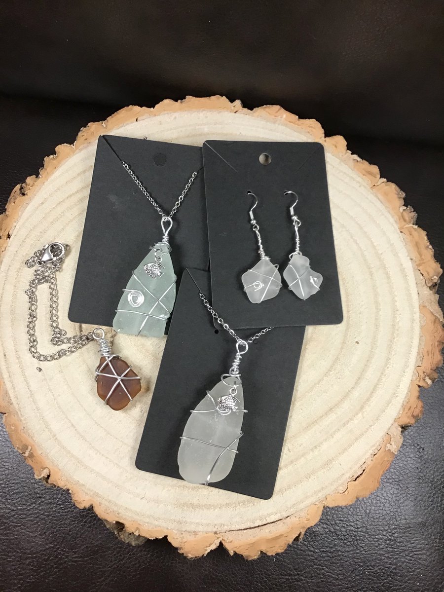 Rotherhamcreat2's tweet image. A fabulous afternoon for our first Sea Glass Jewellery Course. A new skills for everyone who joined and just look at these stunning results. Beautiful work by all our lovely learners today. We just love these. #awesomeadults #alwayslearning #newskills #wellbeing