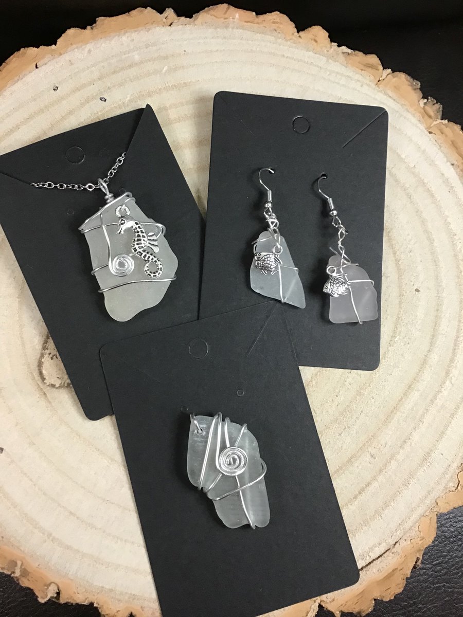 Rotherhamcreat2's tweet image. A fabulous afternoon for our first Sea Glass Jewellery Course. A new skills for everyone who joined and just look at these stunning results. Beautiful work by all our lovely learners today. We just love these. #awesomeadults #alwayslearning #newskills #wellbeing