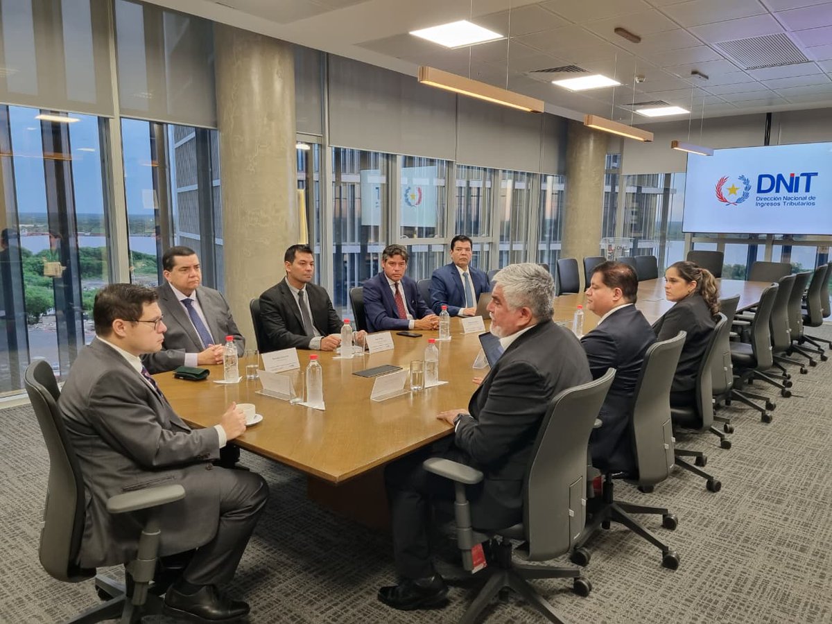 🇵🇾🤝🌍 Alianzas que suman

El director nacional de Ingresos Tributarios, <a href="/OscarOrue/">Oscar Orué 🇵🇾</a>, recibió a Enrique Rojas y Sergio Leal, especialistas del FMI, para evaluar los avances de la cooperación con la DNIT y proyectar nuevas oportunidades de trabajo conjunto para el 2027.