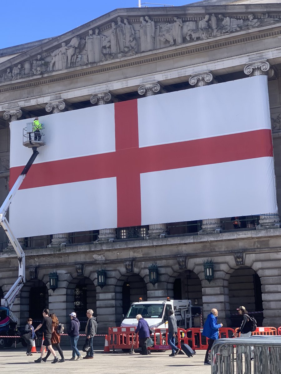 jezdrawspicture's tweet image. Largest #SaintGeorge’s  cross in #England being erected in #Nottingham