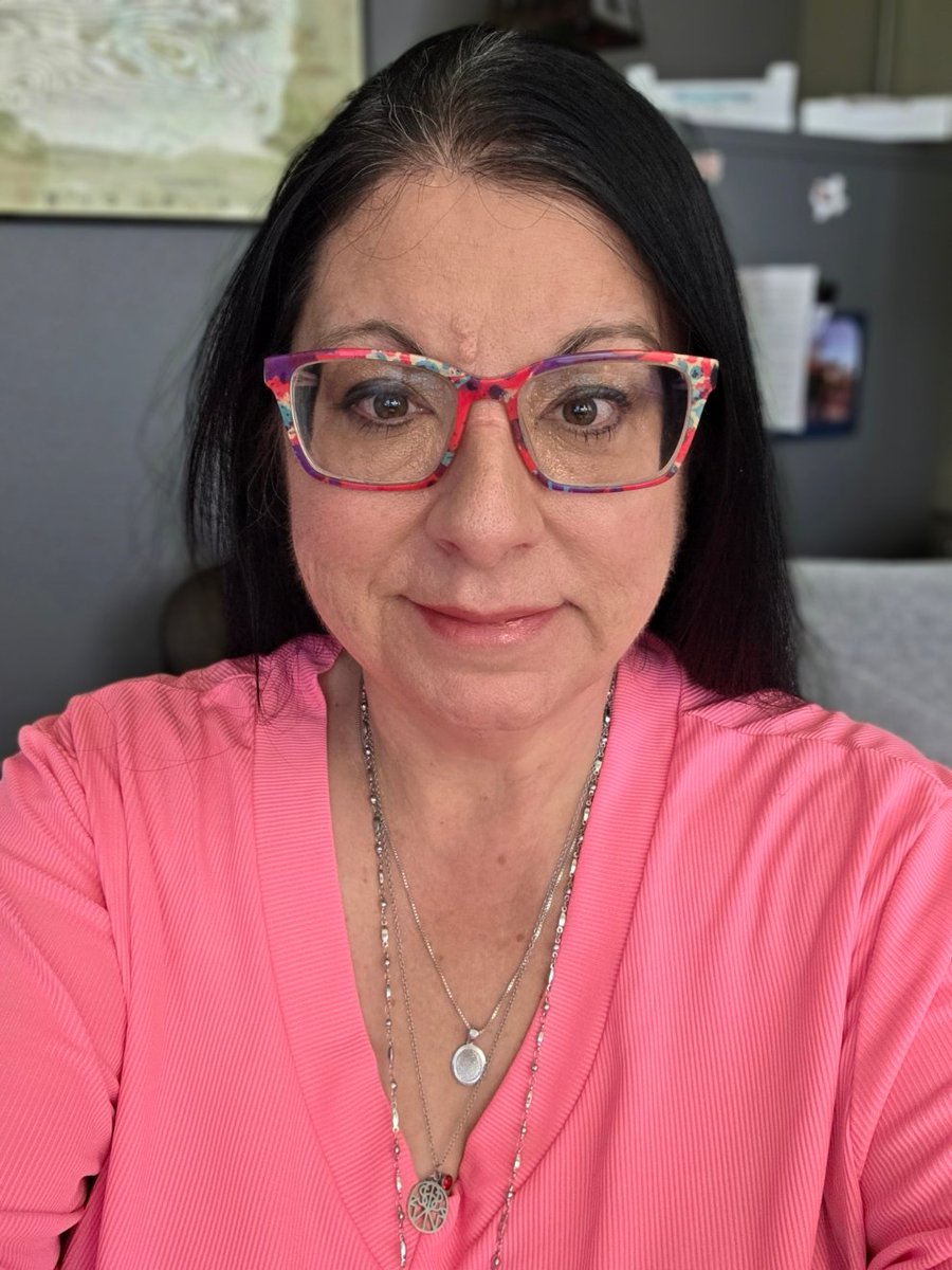 suzyemre's tweet image. Happy Monday!

No air movement in the building… so we’re just out here powering through 😅🔥

Good sleep ✔️
Motivation ✔️
Comfort… questionable 😂
Let’s get it done anyway 💛
#MondayMood #Lubbock #MakeItHappen