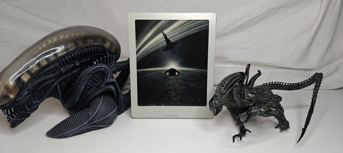 avpgalaxy's tweet image. The new limited edition 4K Steelbook of #AlienRomulus with artwork by @Cakes_Comics is out today. The picture/sound quality is stunning, but does the film rely too heavily on fan service? 

Find out in our review: avpgalaxy.net/alien-movies/a…