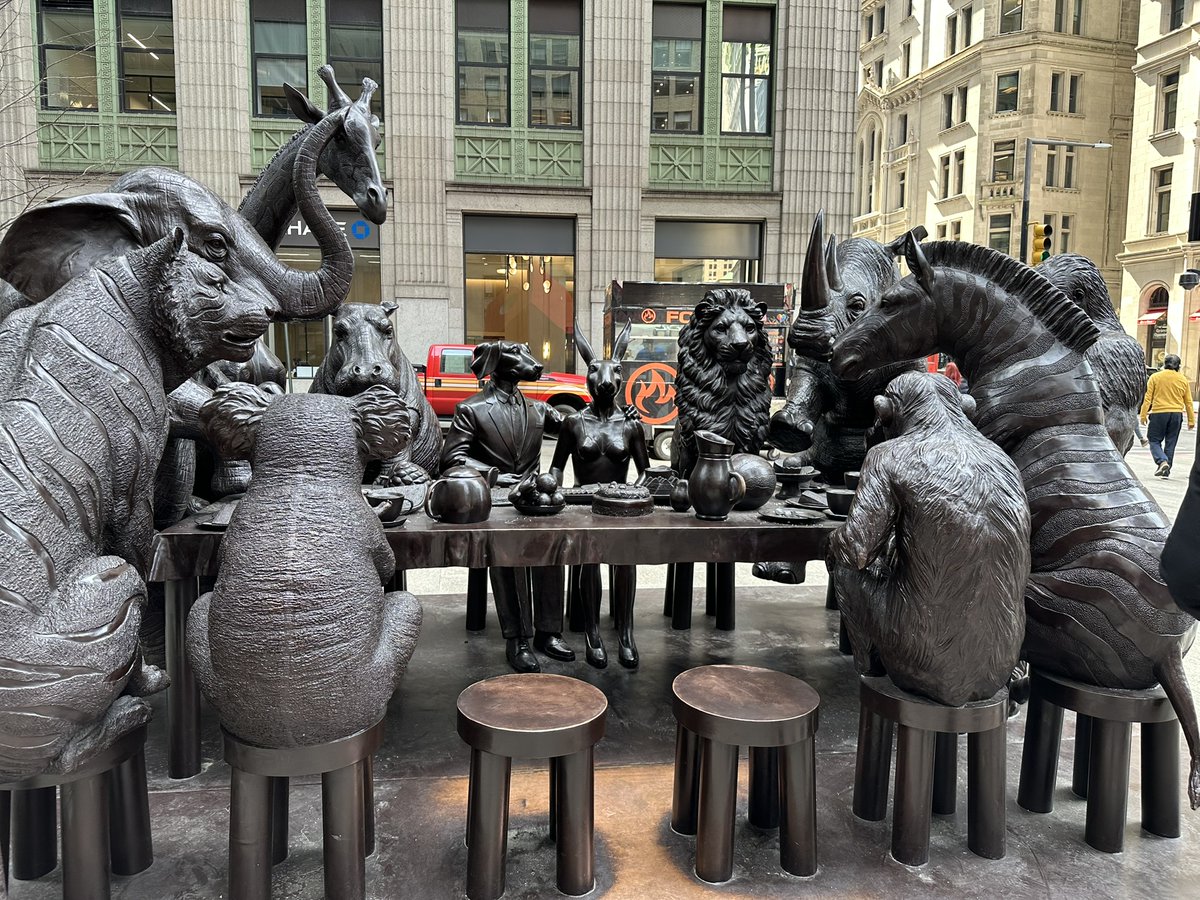 EllieJapan2022's tweet image. It looks they hold in person meeting, not online.
Or in animal? How do you think?

#meeting #animals #Manhattan #theUS #NY #familytime #withmylove