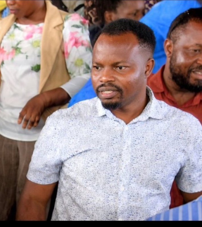 Hi <a href="/PoliceZimbabwe/">Zimbabwe Republic Police</a> 

Can you give the nation an update on this thief who stole <a href="/DougColtart/">Doug Coltart ✊🏼🇿🇼</a>'s phone in broad daylight.

Are you afraid because he is too Zanu PF to be arrested?

How must the nation trust you?
#ArrestGapa