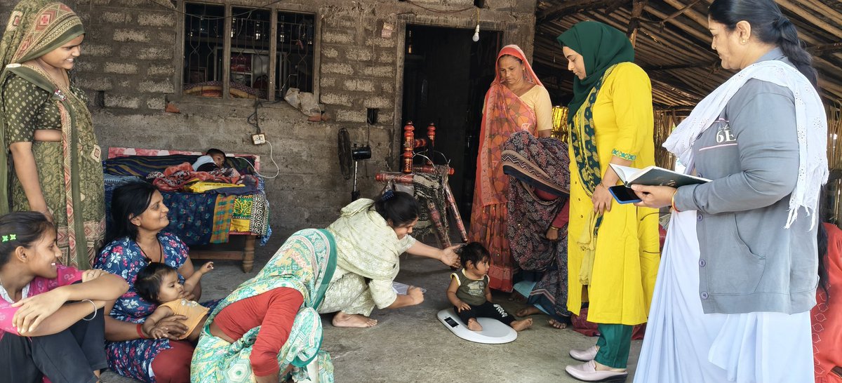 તાલુકા આરોગ્ય અધિકારી શ્રી દ્વારા સિમલી ગામે અમૃતપાન અભિયાન અંતર્ગત બાળક ની ગૃહ મુલાકાત કરી જરૂરી માર્ગદર્શન આપવામાં આવ્યું.<a href="/OfficerIec/">IEC: SBCC cell-Gujarat</a> <a href="/IecArvalli/">SBCC Arvalli</a> <a href="/jhparmar74/">DR JAYESH PARMAR</a>