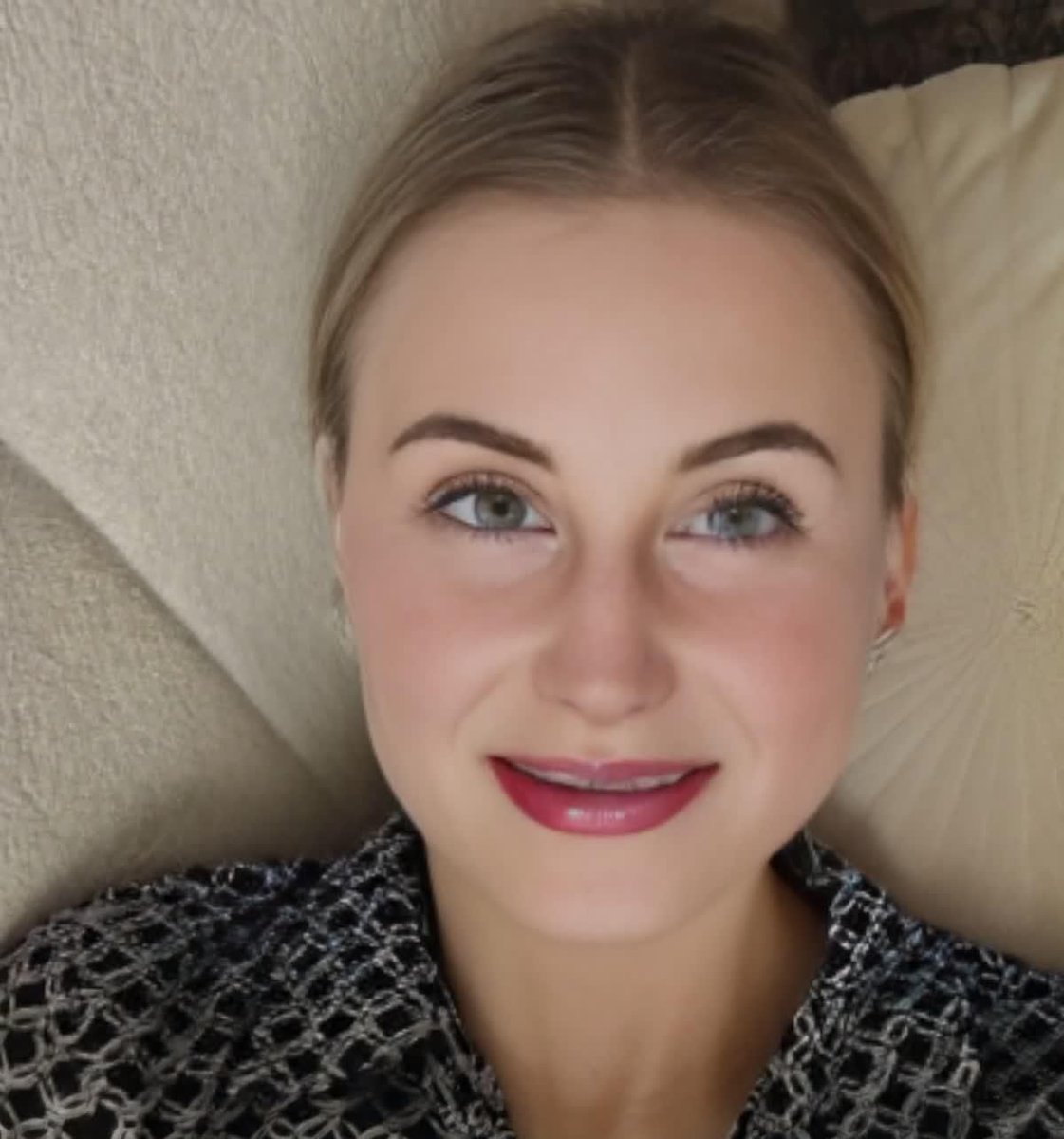 epichopeglowi's tweet image. She’s living the dream 💖 #LookingForNow hipBa #MatchMyEnergyLove #Temptation