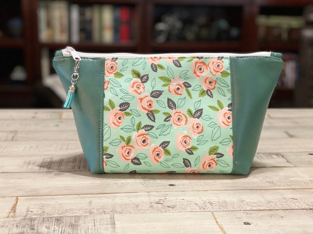 angelhw1956's tweet image. Peek-A-Boo Cosmetic/Toiletry Bag tuppu.net/1461934d #Etsy #TeaTimeQuiltsnMore #ToiletryBag