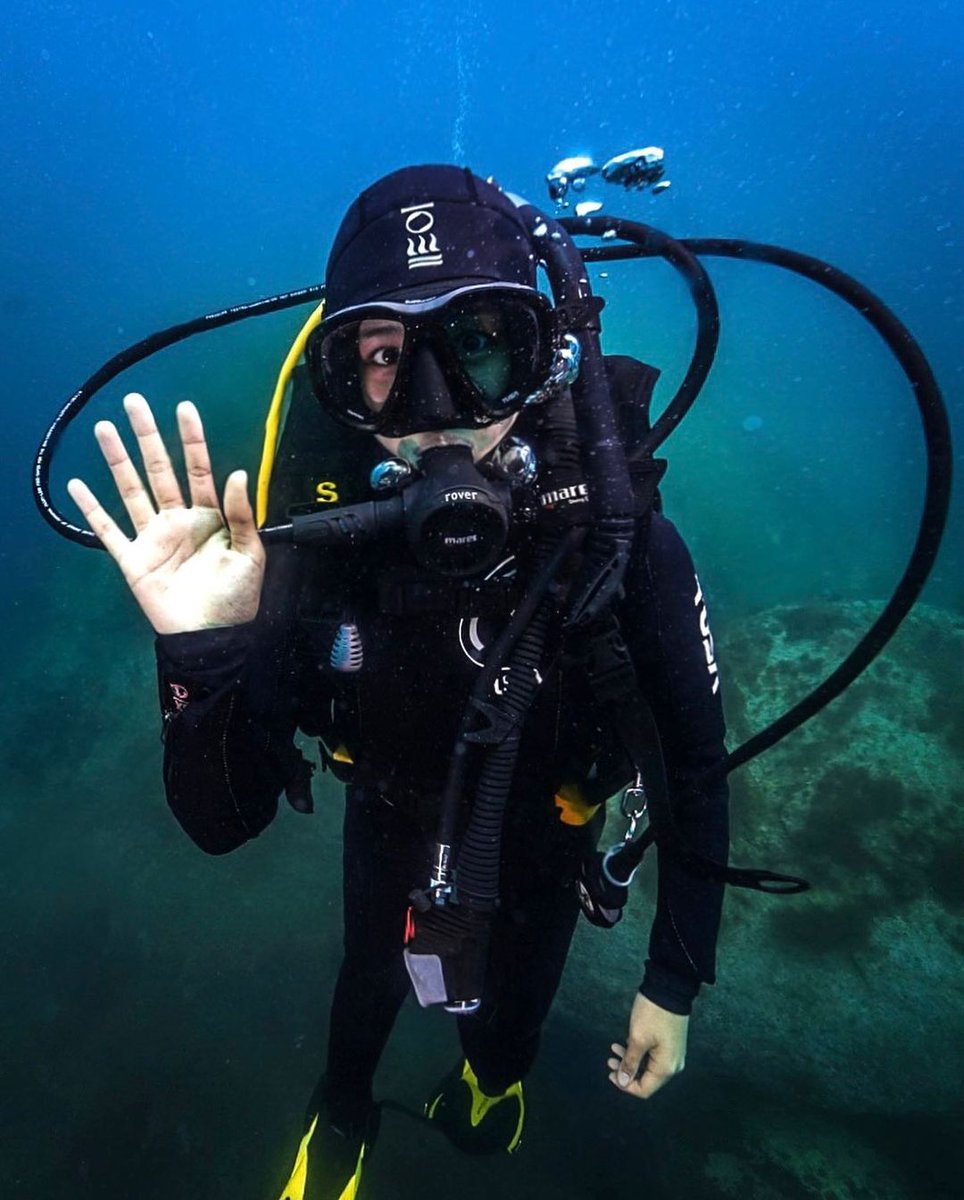 LiuQing110hh30's tweet image. Diving down to a depth of 20 meters, I watched as sea turtles glided slowly past. The currents in Hawaii are both awe-inspiring and utterly exhilarating. Amidst this deep blue, life has finally begun anew. #DivingDiary #Hawaii #UnderwaterWorld