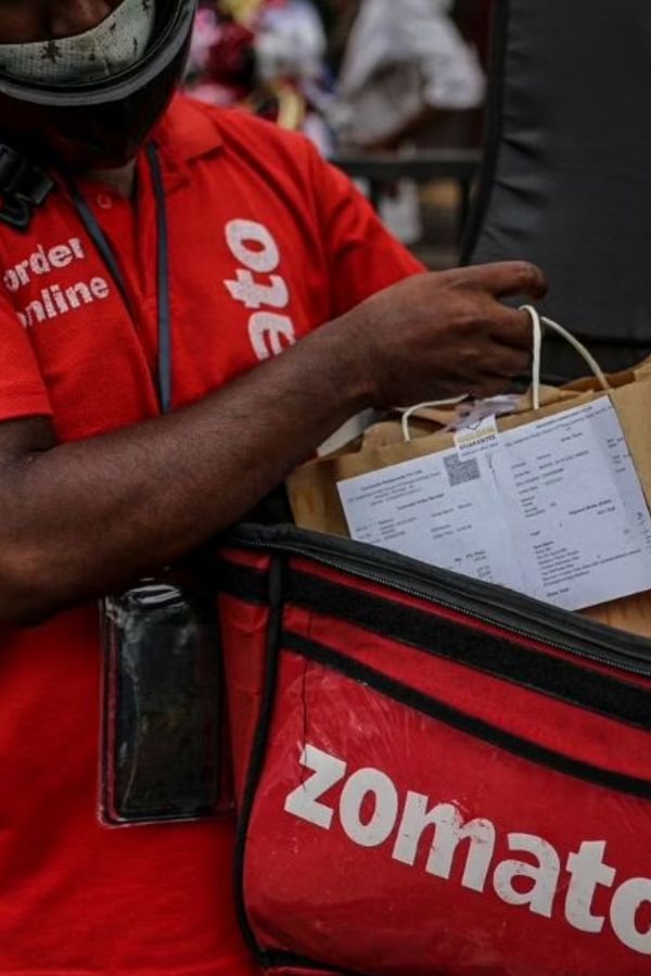 Biharcreator's tweet image. Zomato APNA per order 2.14 rupees badha Diya pahle ye log NASA ka aadat lagate Hai phir charge lagate Hai #zomato