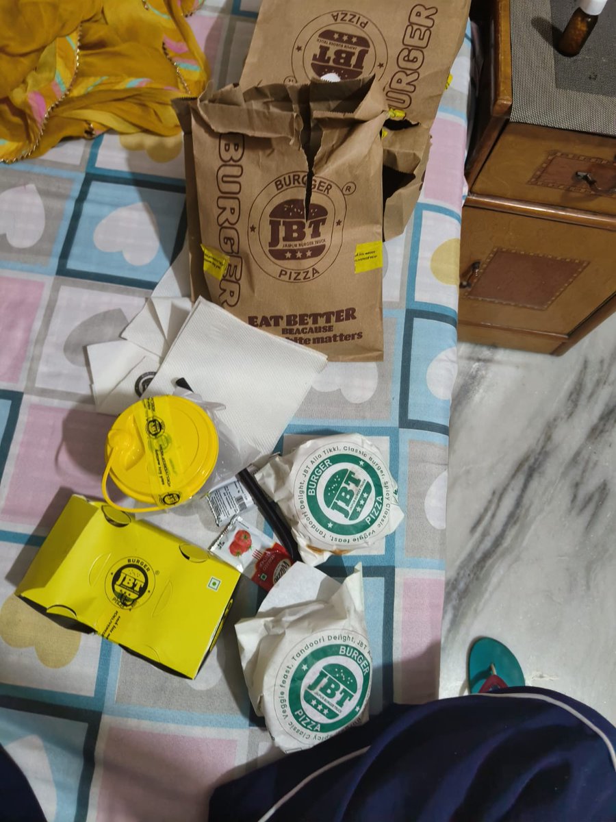 NeeLesHBaLoT1's tweet image. Zomato froud 
Online bill restaurant bill defferent 
And item missing 
Lekin koi help nhi kar yha tak ki costumer care ke pas call karne ka option bhi nhi aa rha 
#zomato 
@zomato 
@zomatocare 
@ZomatoUS 
@zomato