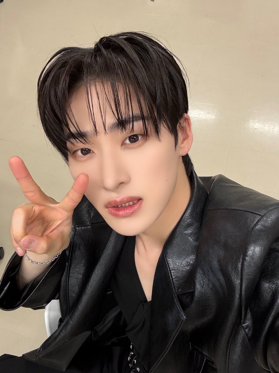 at_ALL_H_OURS's tweet photo. [#유민]
아 간밧데🖤

#ALL_H_OURS #올아워즈
#YOUMIN #유민 https://t.co/jb0L7KG6Kx