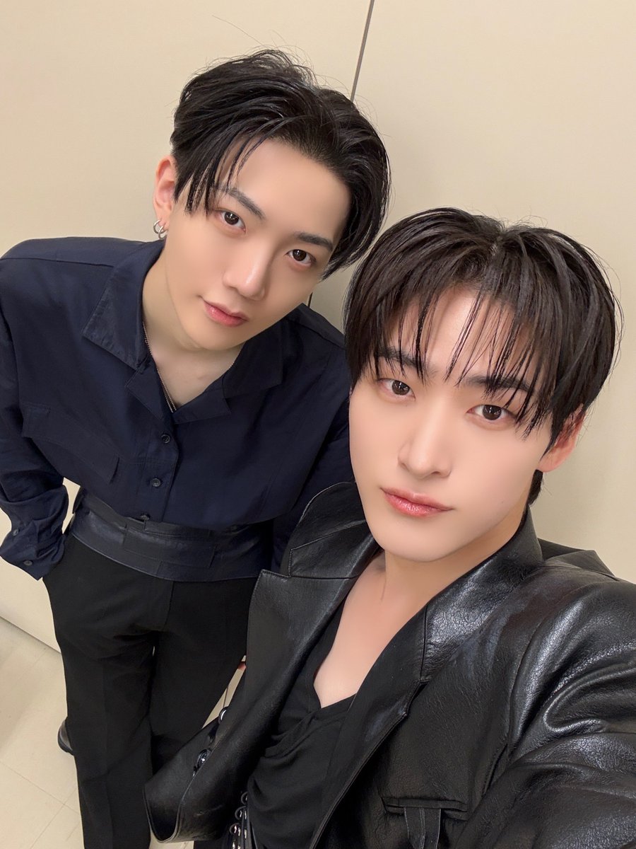 [#유민]
아 간밧데🖤

#ALL_H_OURS #올아워즈
#YOUMIN #유민