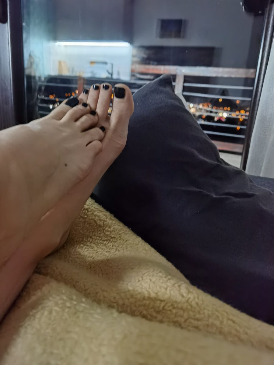 Enigma feet tweet media
