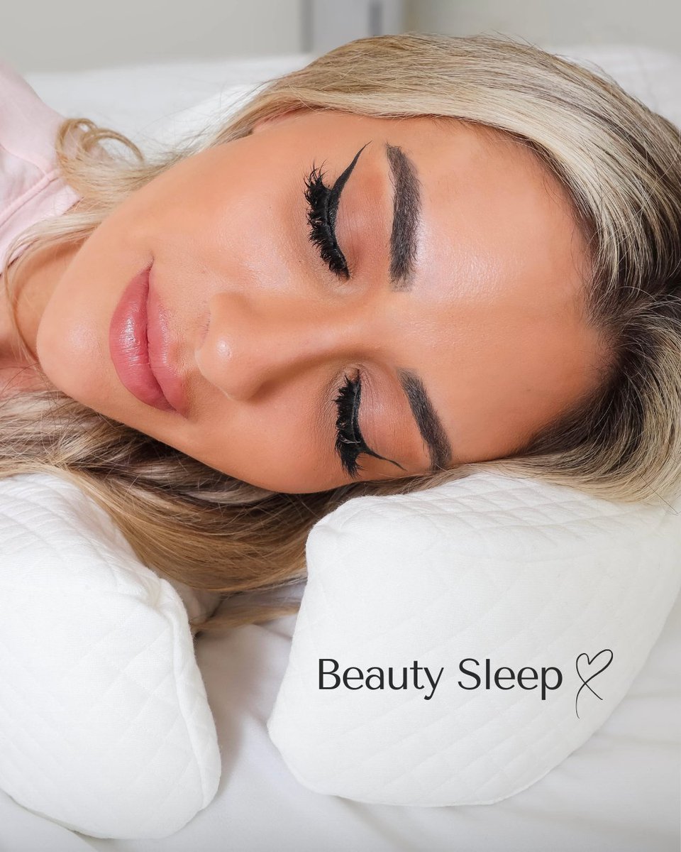 GlasSkinCo's tweet image. Regular Sleep vs. Beauty Sleep! 😴

Traditional pillows can cause sleep lines. Meet GlasSkin™ Lune, crescent-ends designed to prevent facial compression while providing a cloud-like experience.
bit.ly/47zdewQ
#SkincareRoutine #beautysleep #pillows #memoryfoampillow