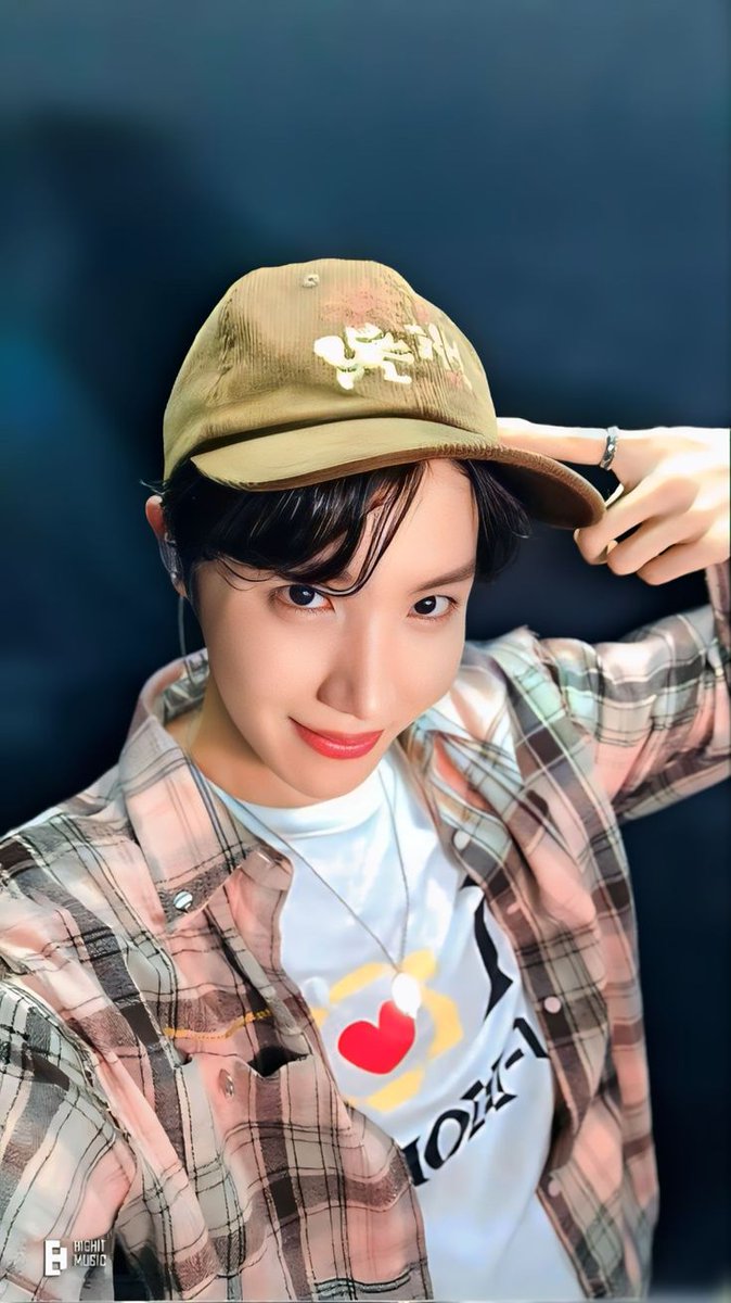 moni92455's tweet photo. Dear Hobi, please remember you're never alone.
ARMY will always stand by your side 💜 Your smile means everything to us.
WE LOVE YOU HOBI
WE ARE PROUD OF YOU HOBI 
#WeLoveYouHobi https://t.co/SU0xnjmzNO