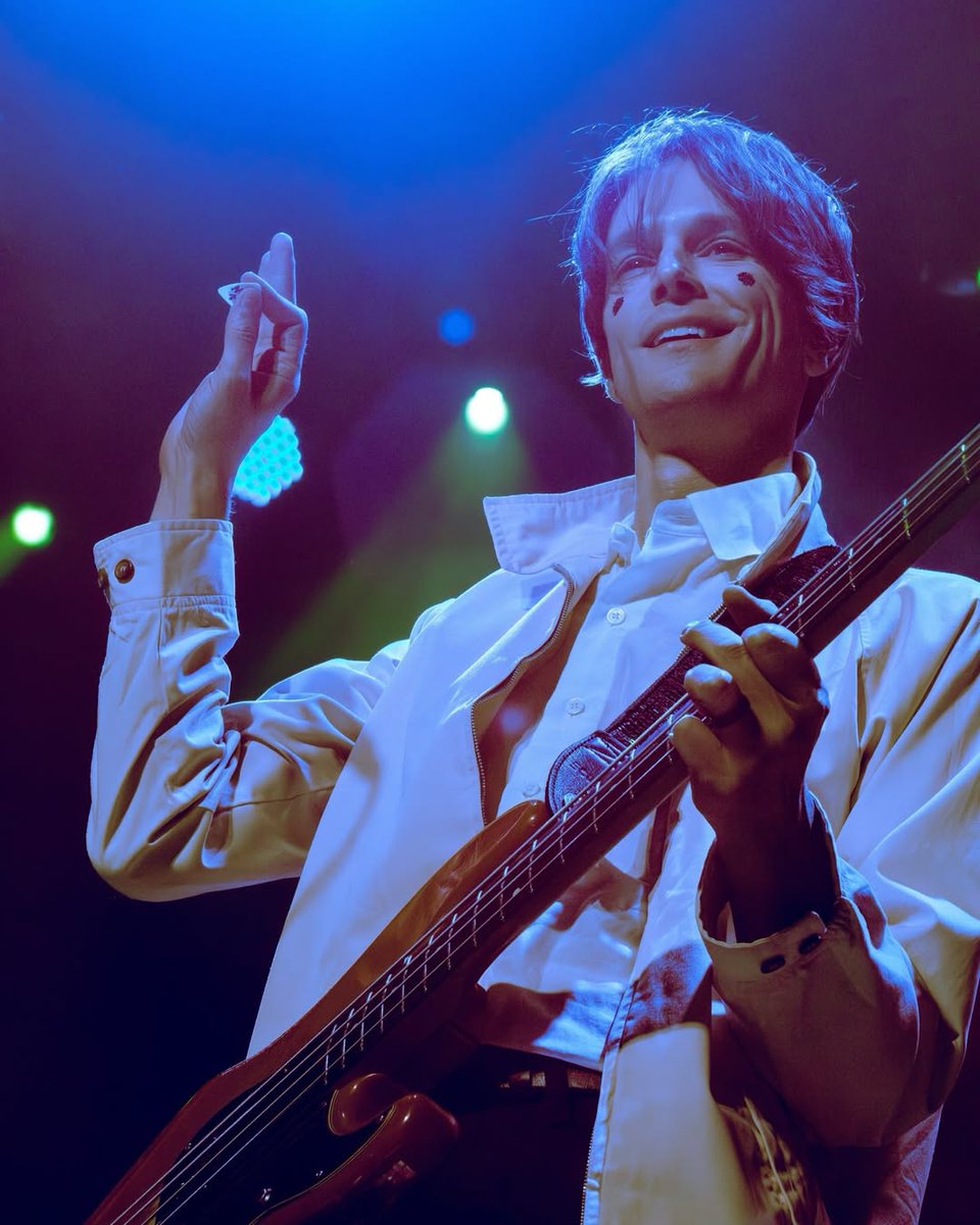 dallon weekes thinker 💭 tweet media