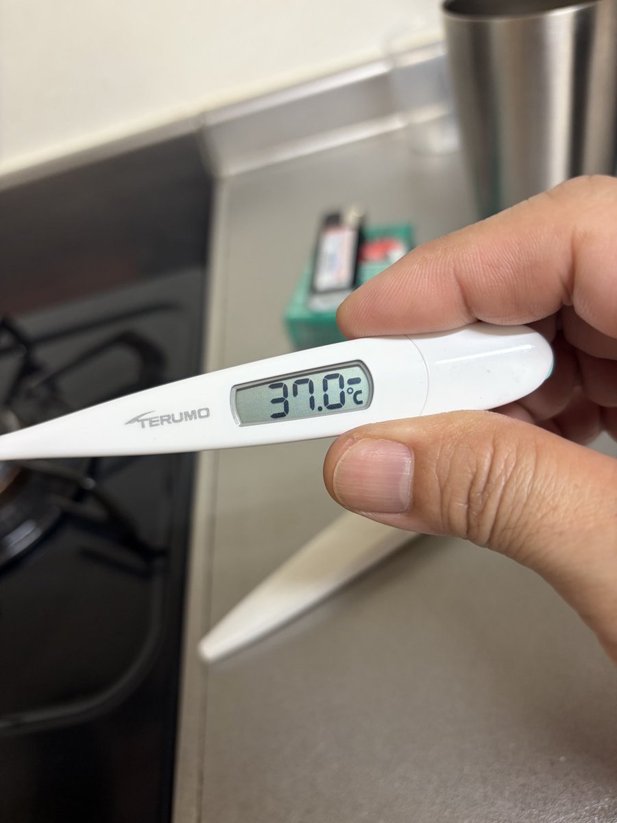 頭も喉もちょっと痛いし変だなと思ったんで、定時間の30分前だけど早退してきた！！