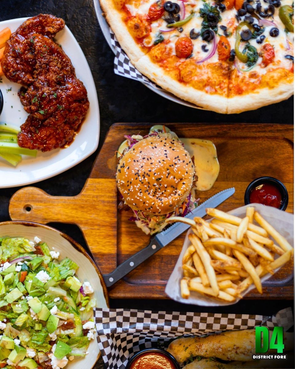 DistrictFore's tweet image. We can’t solve all your problems, but we can turn your #hangry into happy 😊

🌮 #Apps &amp;amp; shareables
🍔 #Burgers &amp;amp; handhelds
🍕 #Pizza &amp;amp; gourmet classics
🍨 Decadent #dessert

Eat at D4:
🔗 sevenrooms.com/explore/distri…
📍 233 E Chicago St | @ThirdWardMKE