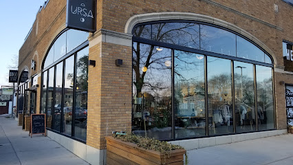 joesimonPodcast's tweet image. Had lunch past Sat. in #BayView #MKE neighborhood. Oh. My. Gosh! Best kept secret? Along the shores of Lake Michigan, Bay View is a hub of culture, community and scenic beauty. Once a working-class area, the location has blossomed into a trendy destination, now a unique blend of