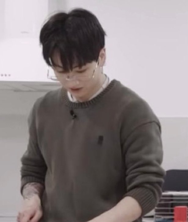 queria eles no mundo abo pro alfahyung meter um filhote olhudo do sorriso quadrado no omegakook