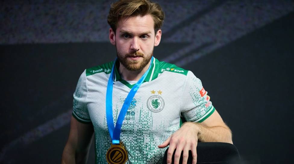 NiKo on team struggles in playoffs 😬

Admits issues under pressure despite strong prep.
Mental game and adaptability holding them back.
Time for changes before next big events 👀

#CS2 #NiKo #Esports