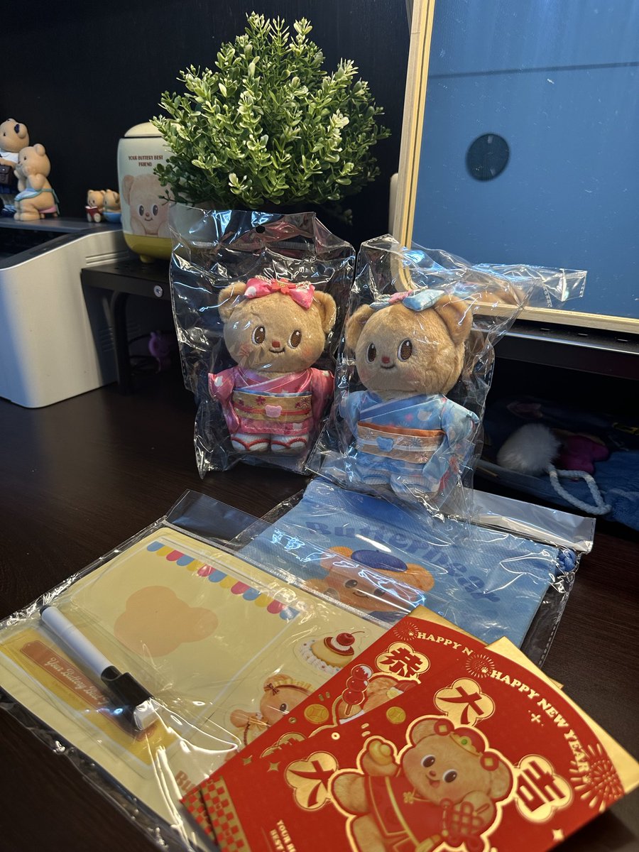 ตอนแรกว่าจะไม่เอา ไม่เอา แล้วดู มันอดใจไม่ไหว ต้องบอกตัวเองว่าพอได้แล้ว 😂 #TheLittleBlueshopreview