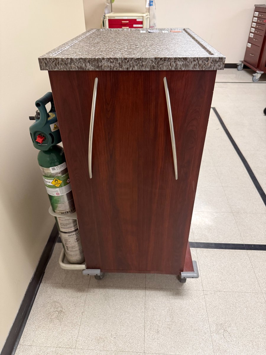 HarloffCO's tweet image. Need a #CrashCart that doesn't look like a cart? Our #FurnitureDesign Carts offer the same capabilities as our standard EMG carts with a more relaxed look resembling a piece of furniture more than a #MedicalCart! Below is 1 of our WV6400SC-CM models from #CentralDuPageHospital!
