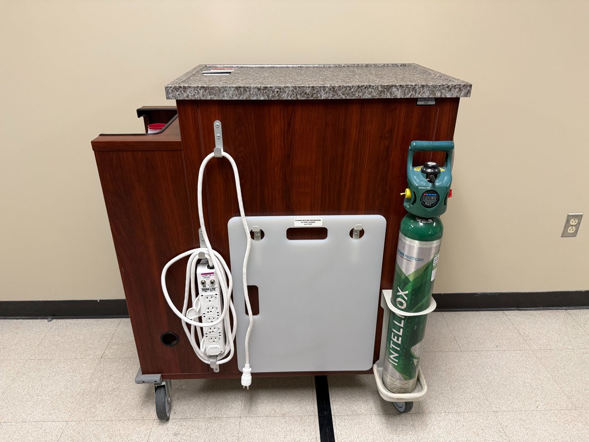 HarloffCO's tweet image. Need a #CrashCart that doesn't look like a cart? Our #FurnitureDesign Carts offer the same capabilities as our standard EMG carts with a more relaxed look resembling a piece of furniture more than a #MedicalCart! Below is 1 of our WV6400SC-CM models from #CentralDuPageHospital!